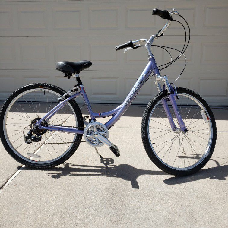 Diamondback Bicycles Women's Serene Classic Sport Comfort Bike with 26-Inch Wheels, Silver Purple



