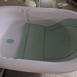 Frida 4-in-1 Baby Bath
