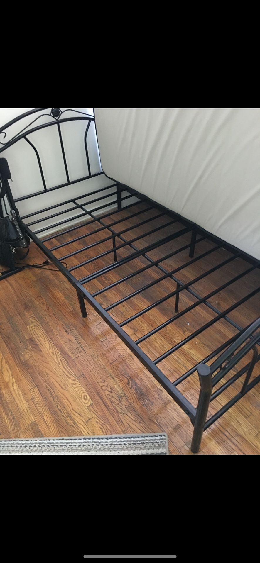 Twin Bed W Mattress 