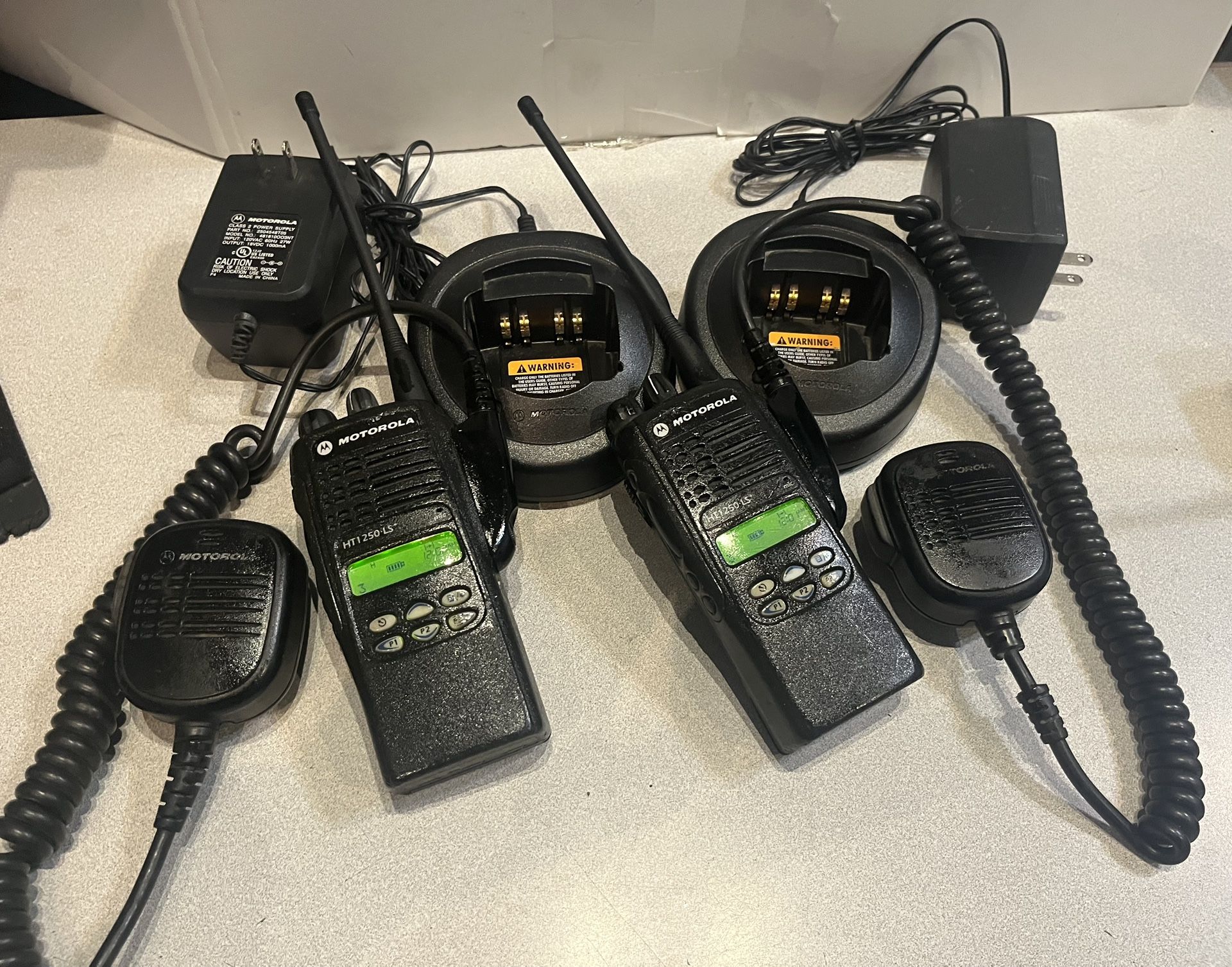 2 X Motorola HT1250 LS+ UHF Two Way Radio Set W/Speaker Mics