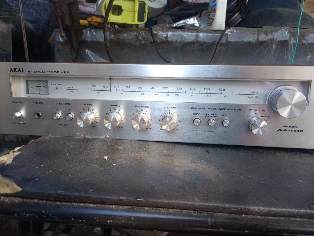AKAI STEREO RECEIVER. AA-1115