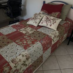 Day Bed With Twin Mattresses 