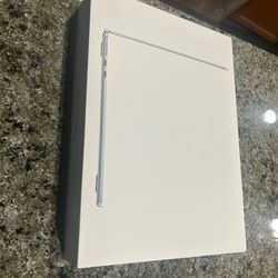 MacBook Air M4   13 Inch 16gb ram one tb  Storage