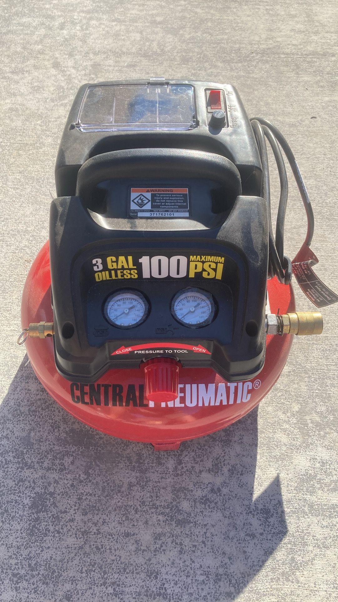 Central Pneumatic / 3 gallon 100 psi oiless pancake air compressor