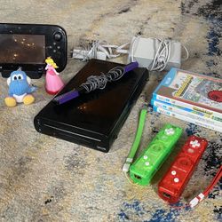 Wii U + 3 games, 2 controllers and 2 amiibos