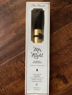 Too faced Mr. Right powder brush