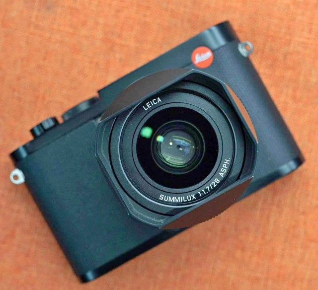 Leica q2 black with box and accessories, great condition