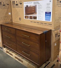 Furniture Universal Broadmoore