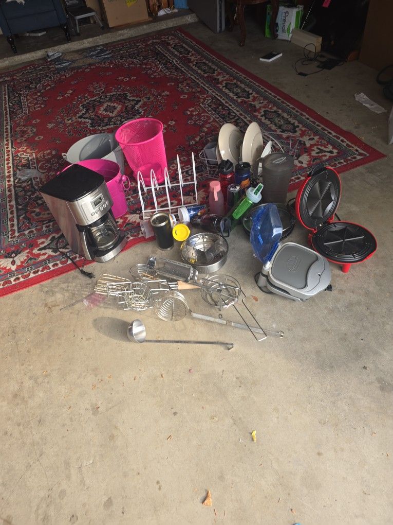 Misc KITCHEN PIECES Including Dinner Ware$60