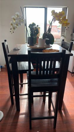 Dining room table