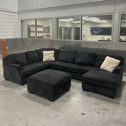 Sectional Couch W Ottoman 