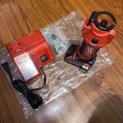 (1) Milwaukee Cutout Tool (2627-20) (1) M18 CP 1.5Ah & M12/M18 Charger