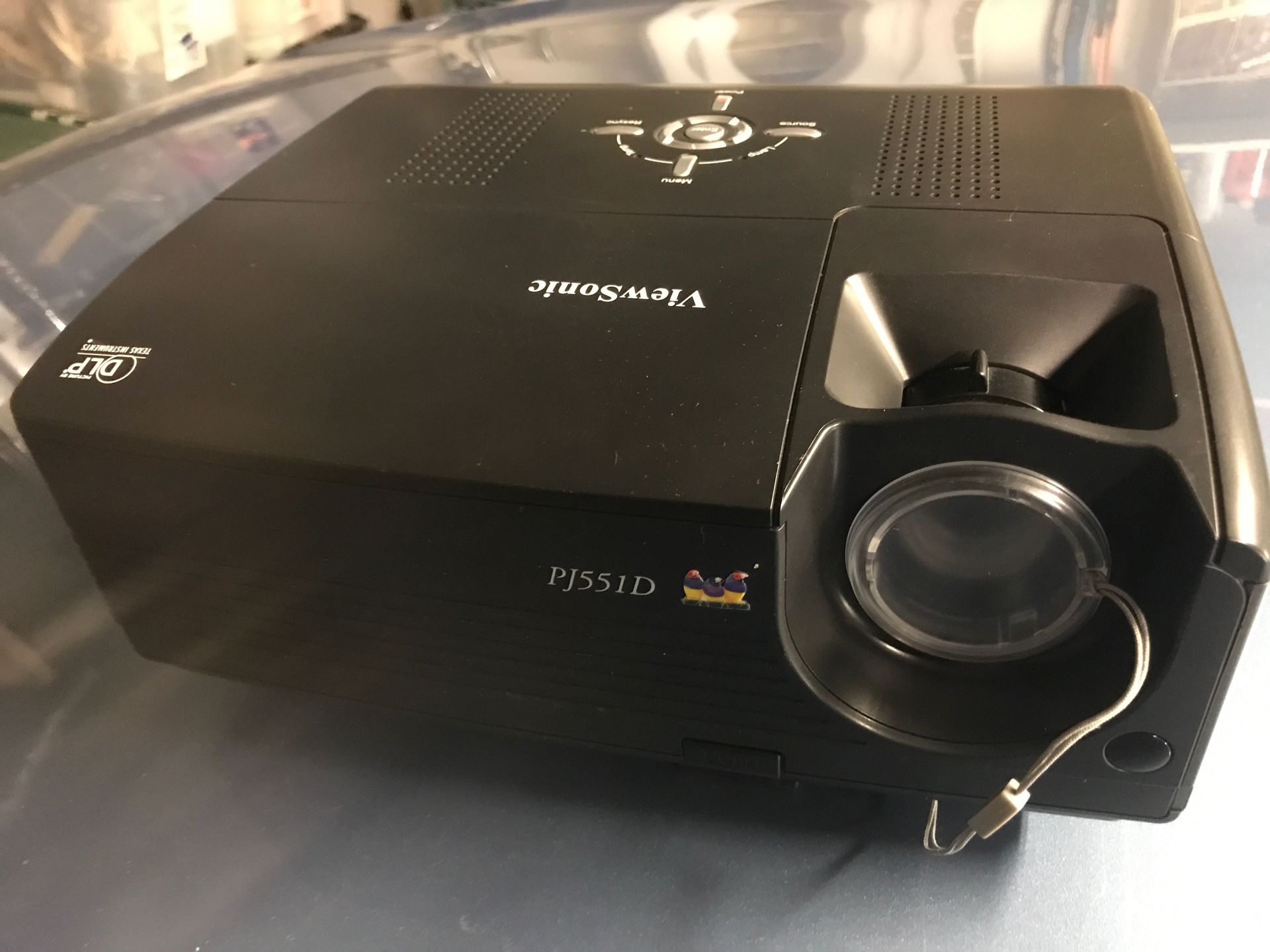 ViewSonic PJ551D video projector with remote and cables