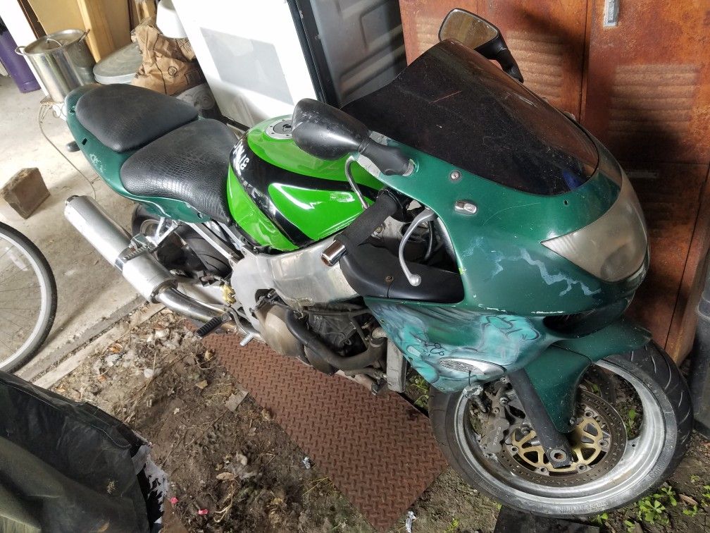 1999 Kawasaki Ninja Zx6 With Title