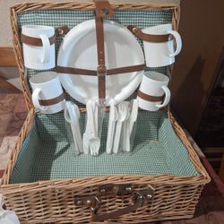 Picnic Basket Kit With Silverware And Dishes