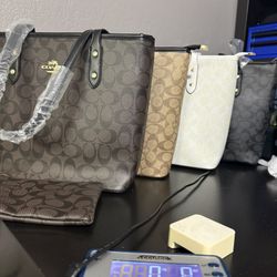 Bolso Con Muñequera