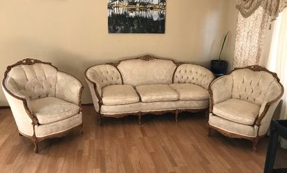 Cream Victorian Couch Set