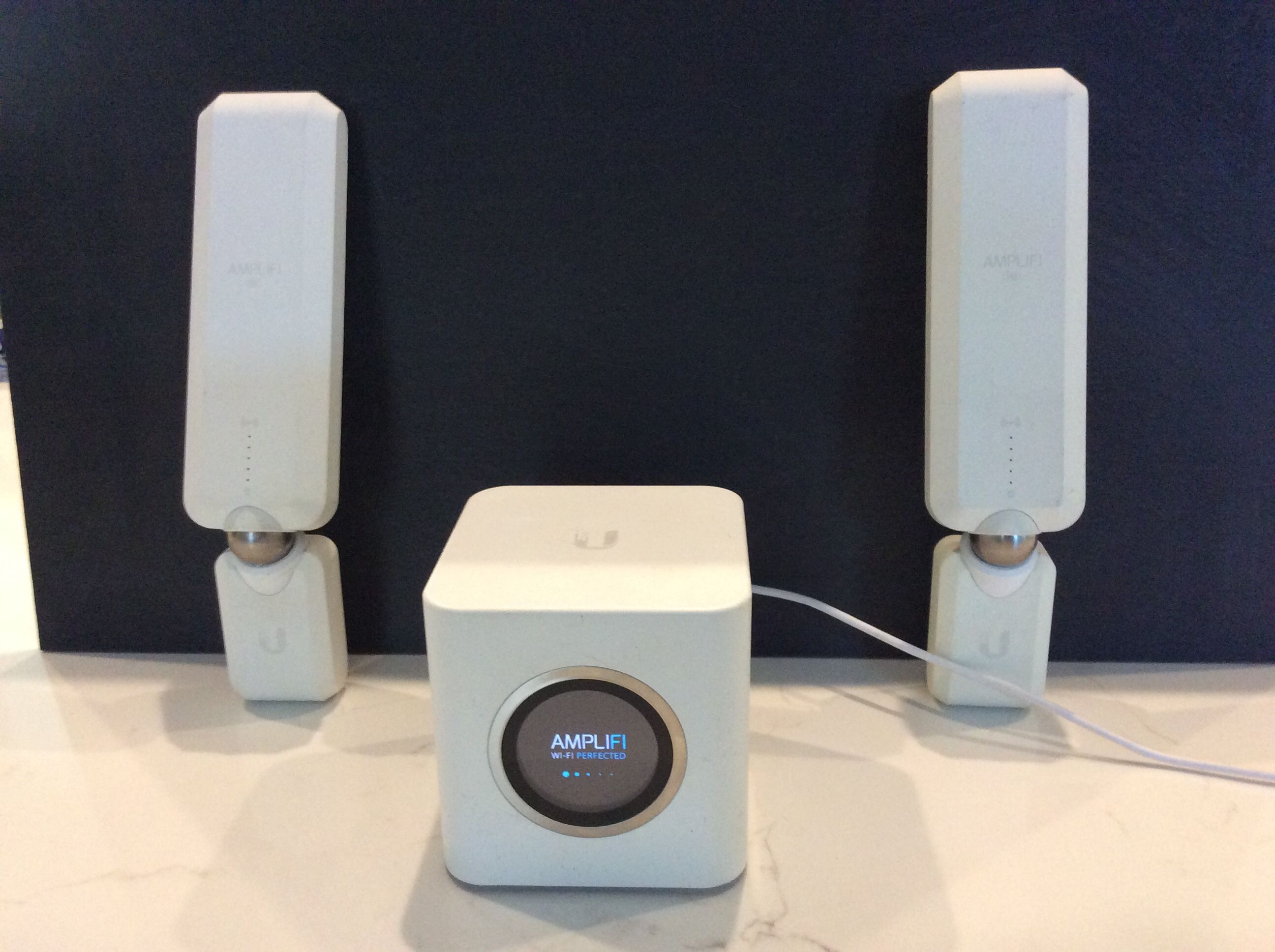 Ubiquiti AFI-HD-US Amplifi Mesh WiFi System (Smart Router W/2 WiFi Extenders) Included Cat 5e Cable