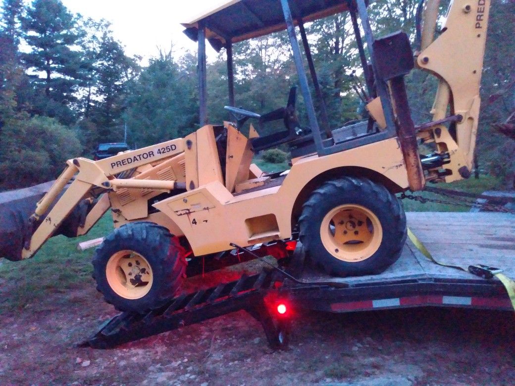 Predator 4x4 Backhoe Loader 425 D