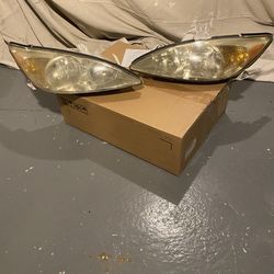 03 Toyota Camry Headlight Lens Assembly