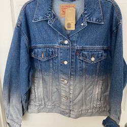 Brand new Levi’s women Trucker jeans Jacket outwear size M