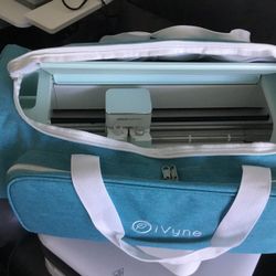 Cricut Explore 3 and Carry Bag