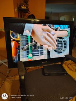 32" Samsung LCD TV - Works Great!