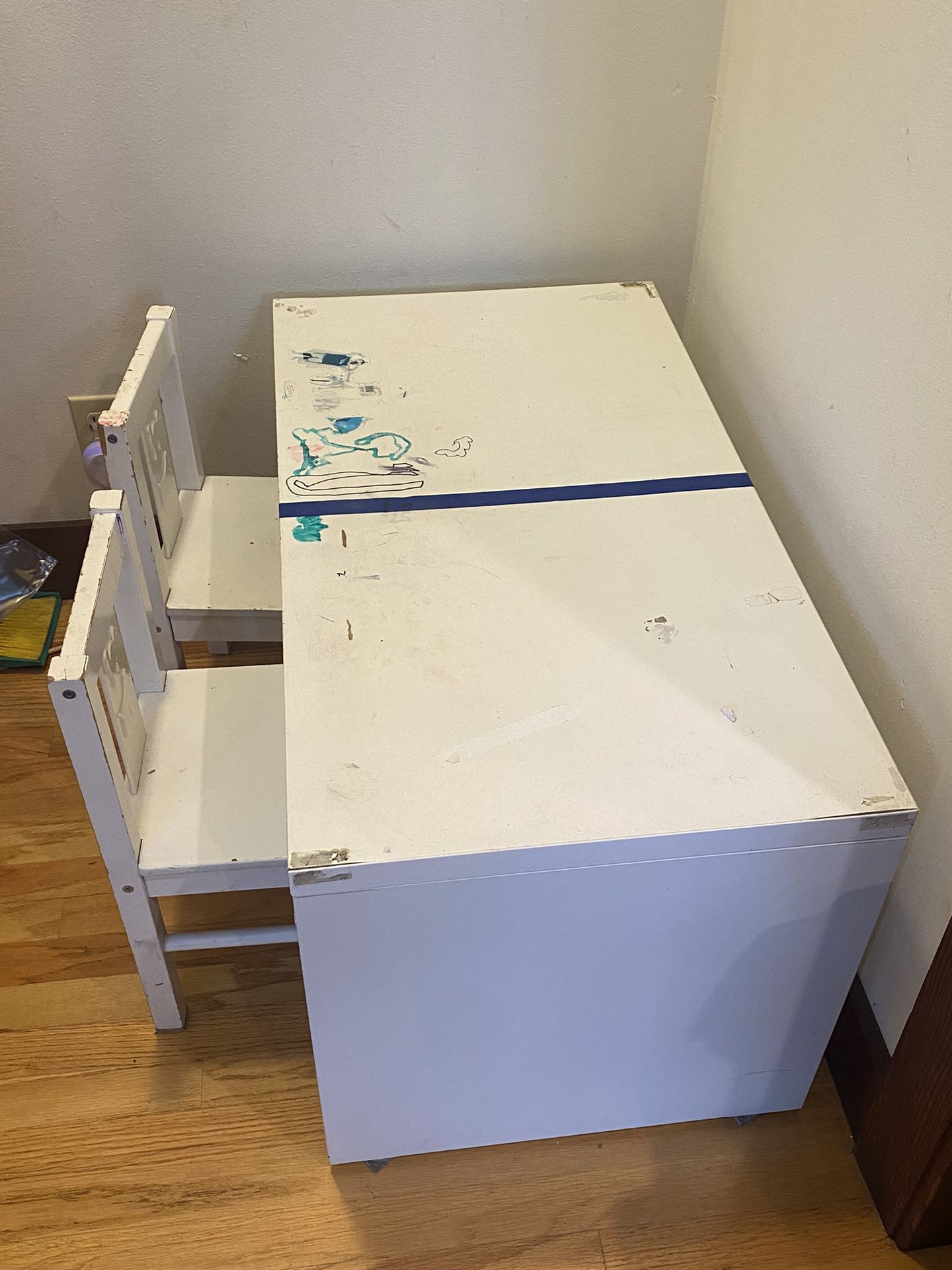 Kid’s Desk/Table with Two Chairs