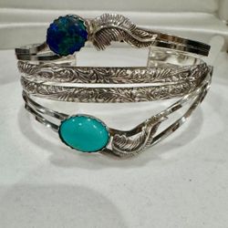 Vintage Navajo turquoise gemstone sterling silver cuff bracelet  In excellent condition  Approx 2.5”