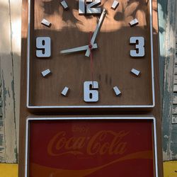 Vintage Coca-Cola Electric Wall Clock With 7 Coke Glasses