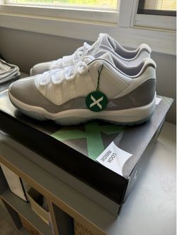 Jordan 11 retro low cement gray size 10.5