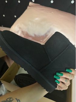 UGGS brand new siZe 9
