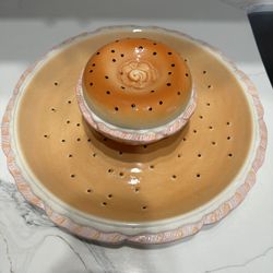 THIS BEAUTIFUL AND UNIQUE SERVING DISH IS THE PERFECT WAY TO SERVE BAGELS AND CREAM CHEESE