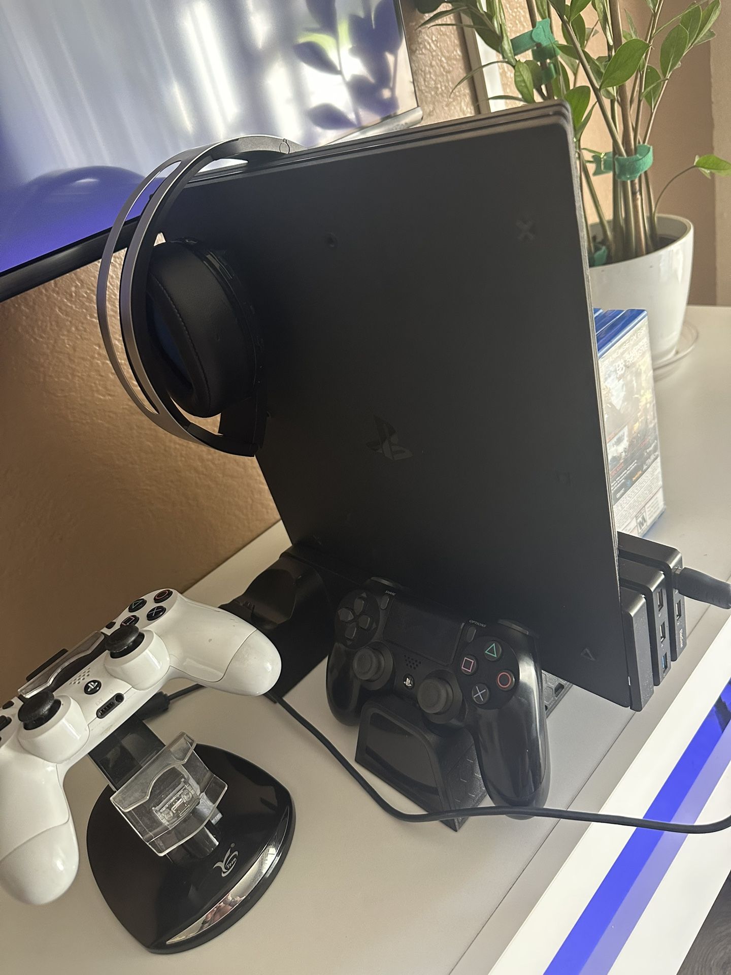 PS4 1TB With Lot Of Extras