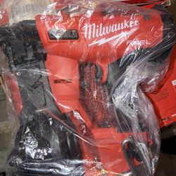Milwaukee roofing nailer