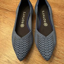Rothy’s “The Point”– in Azure Pyton, size 9