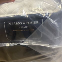 Cal King Size Mattress – Stearns & Foster Estate | Like New |