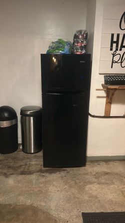 Haier 9.8cu. Ft. Top freezer Fridge combo.