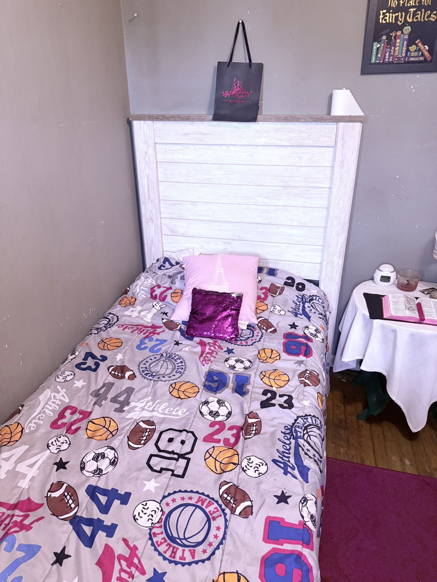 Single Twin Bedset, Frame, and Headboard. 