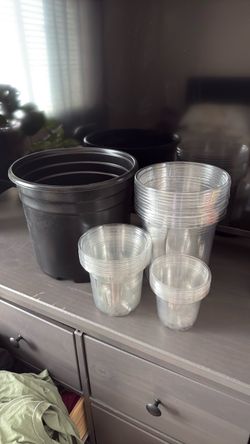 28 NEW plastic pots