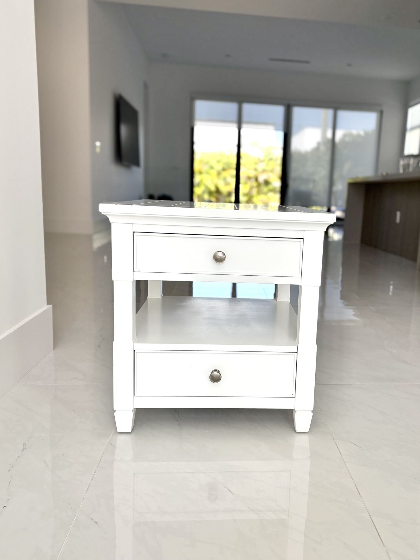 Havarty’s White End Table