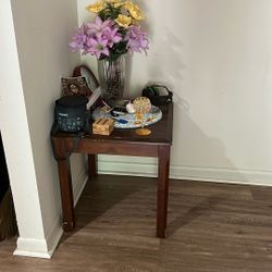 Corner Table FREE