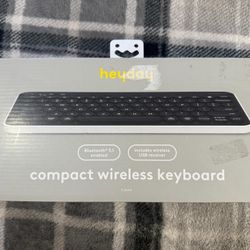 Compact wireless keyboard