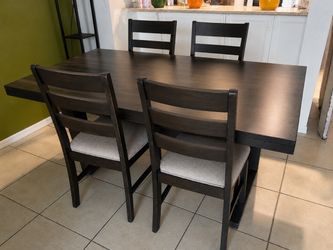 Dining set.