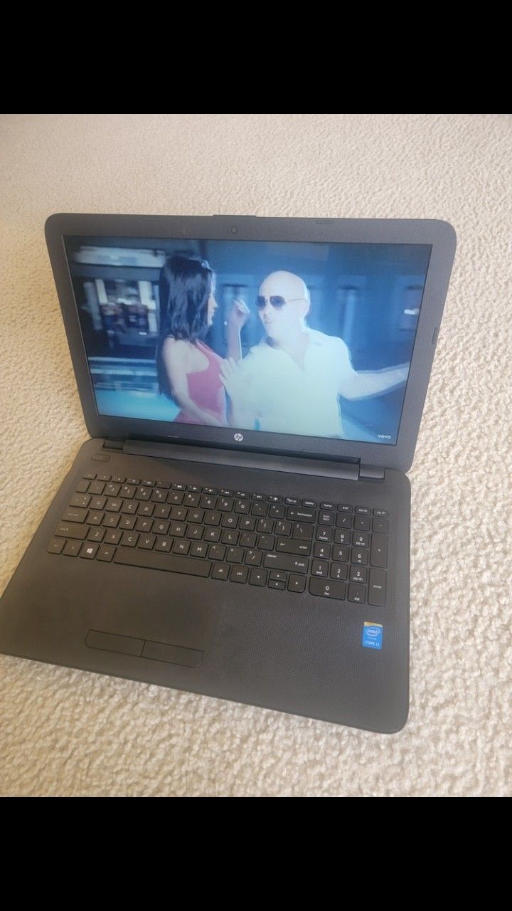 HP TOUCH SCREEN  LAPTOP 15" 4GB RAM 500HD  WINDOWS 11 AND CHARGER 