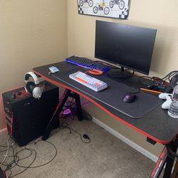 Gaming Pc, Desk,keyboard,monitor 