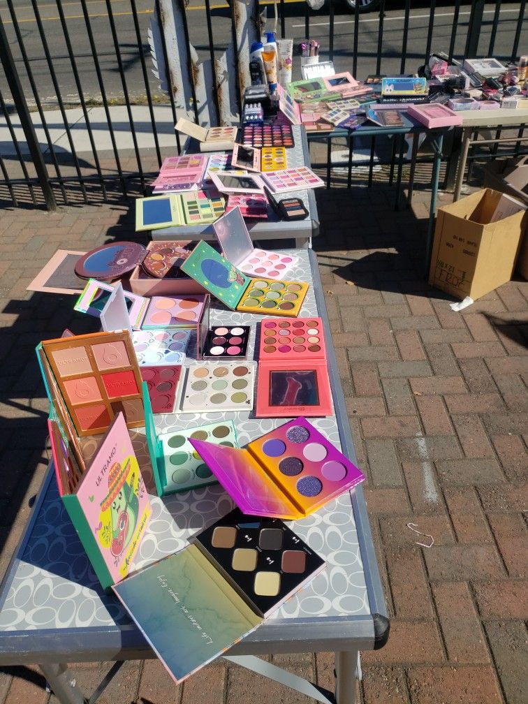 I've got all the top brands of eye shadows based makeup lip sticks blushes bronzer's mascara eyeliners and about a 100 Starbucks cups Best dealsin Ja