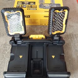 New Dewalt Tough System Cordless 4000 Lumens Adjustable LED Lights 20v/60v