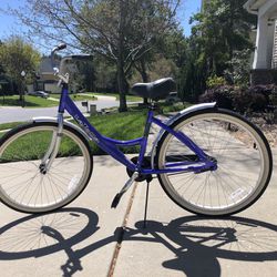 26” Lajolla Street Cruiser weight Aluminium Frame Bike - Bicycle  Good running condition  Ready to ride  Wheels: 26” Sitting: 31 - 36”   