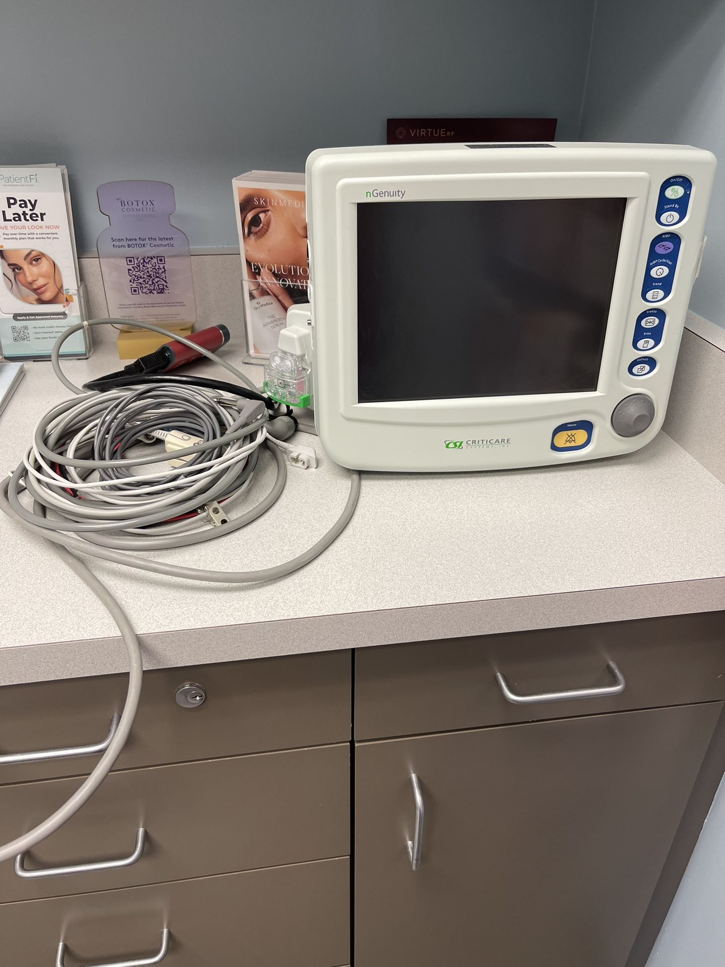 Criticare Genuity Monitor/cables